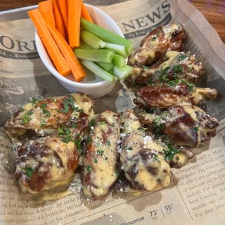 8 Chicken Wings
